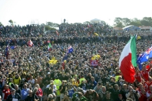 2007 MotoGP Podium Crowd